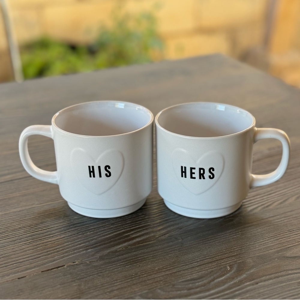 Set of “His” & “Her”‎ mugs, so cute! Weather ready, front porch sittin💞☕️